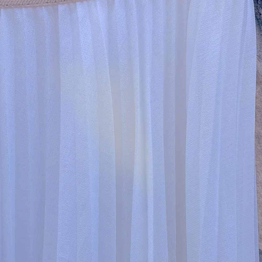 BCBG white dress with lace detail size 0 - Picture 9 of 14
